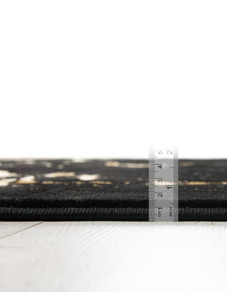 Detail image of  7' 10 x 7' 10 Vogue Geo Square Rug