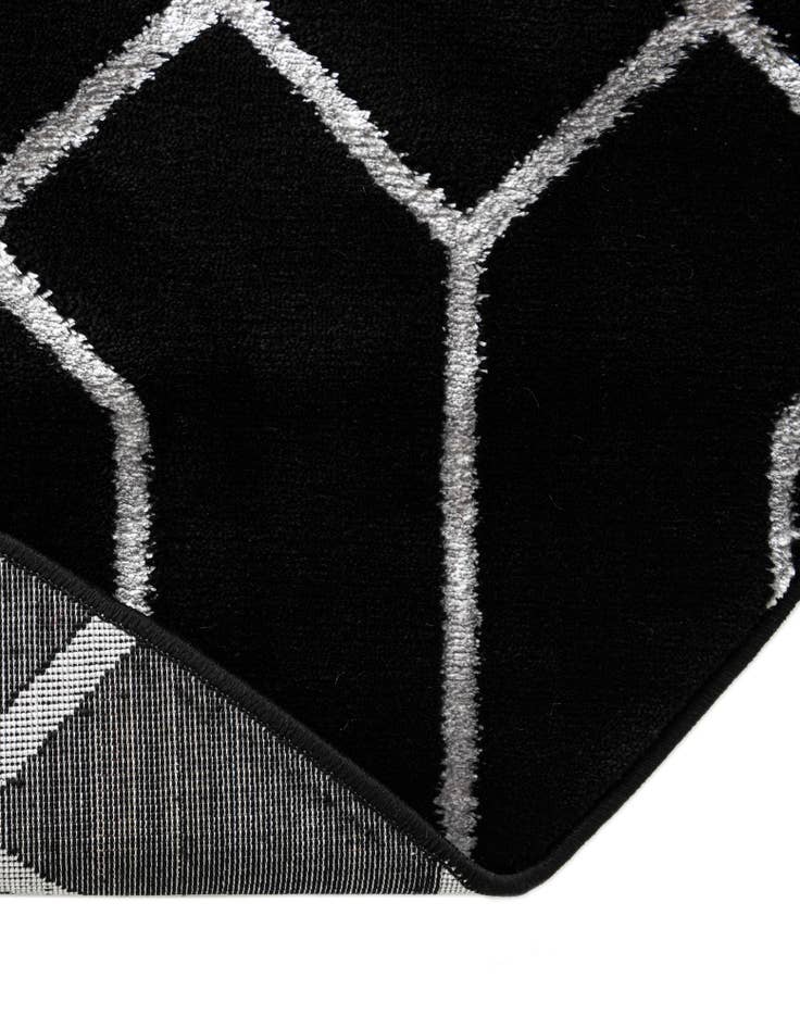 Detail image of  7' 10 x 7' 10  Marilyn Monroe&trade; Glam Trellis Round Rug