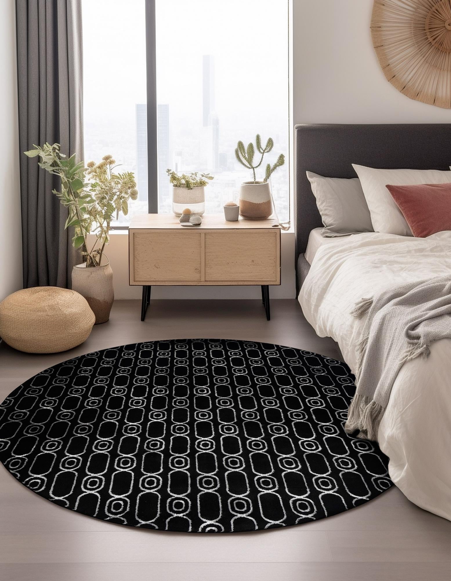 Black and Silver 7' 10 x 7' 10 Vogue Geo Round Rug | Rugs.com