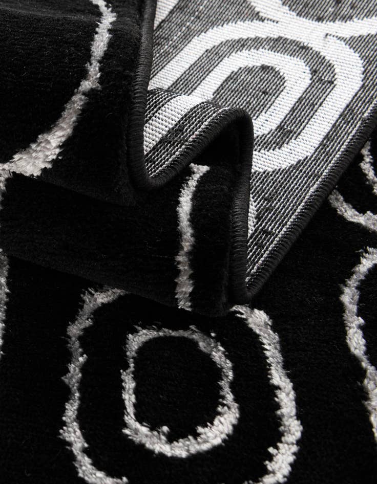 Detail image of  2' x 5' Vogue Geo Runner Rug