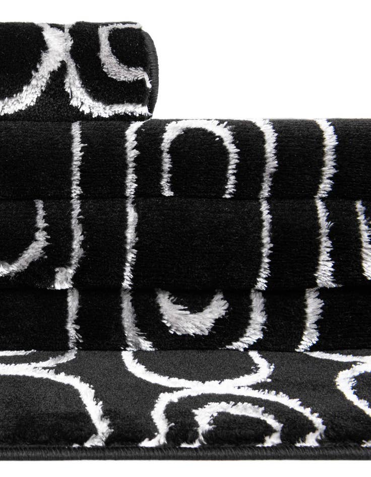 Detail image of  2' x 5' Vogue Geo Runner Rug