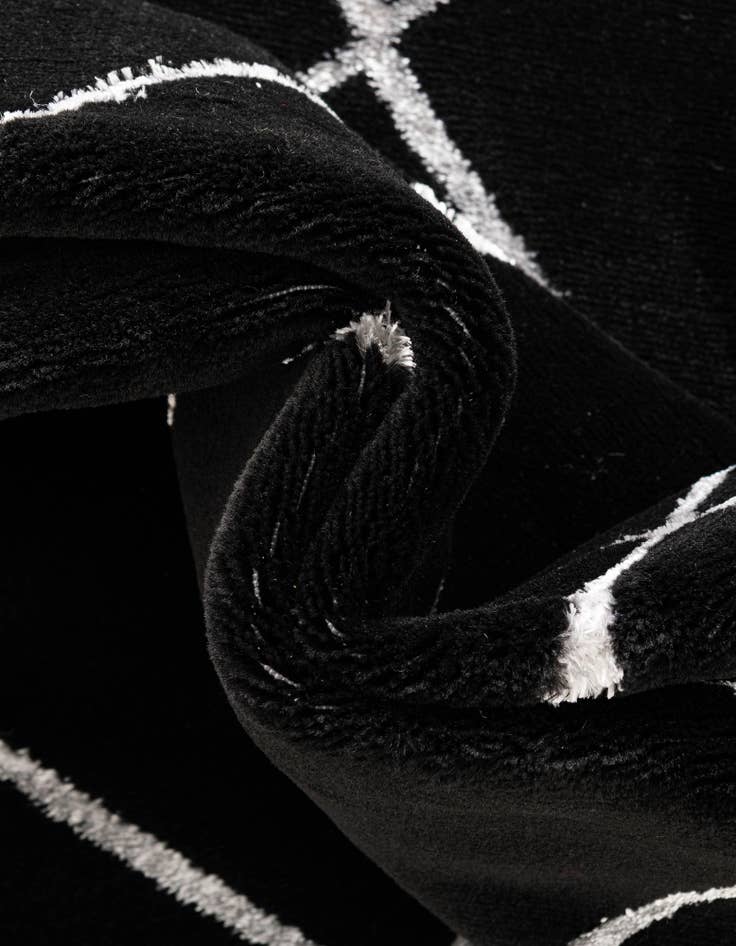 Detail image of  2' x 8' Vogue Geo Runner Rug