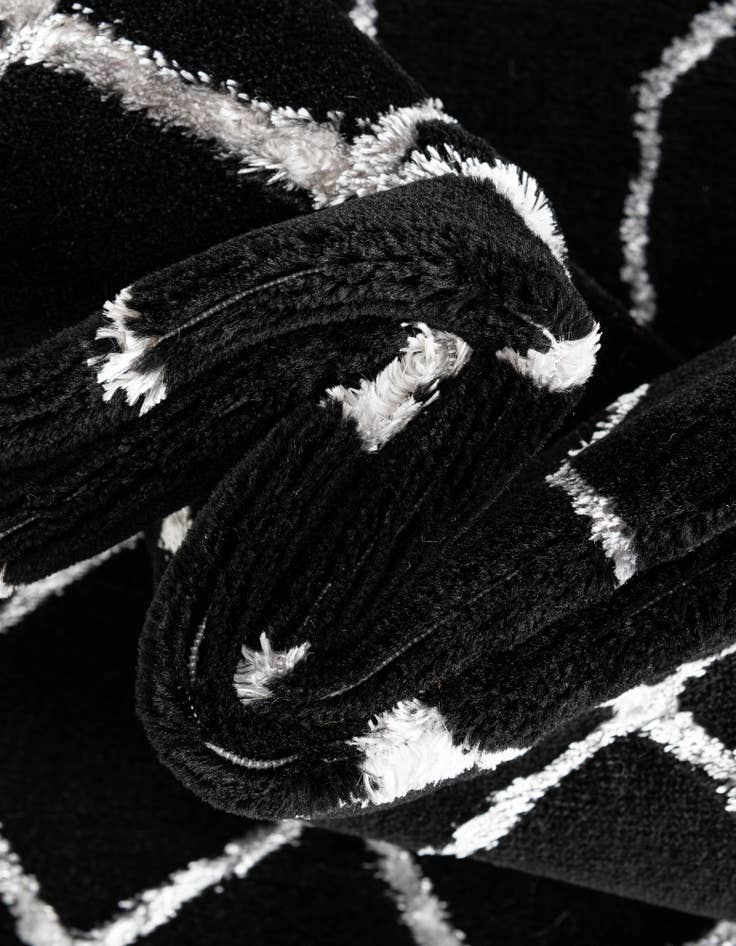 Detail image of  7' 10 x 7' 10  Marilyn Monroe&trade; Glam Trellis Square Rug