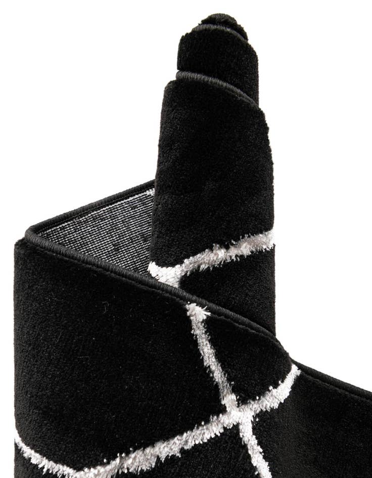 Detail image of  7' 10 x 7' 10  Marilyn Monroe&trade; Glam Trellis Square Rug