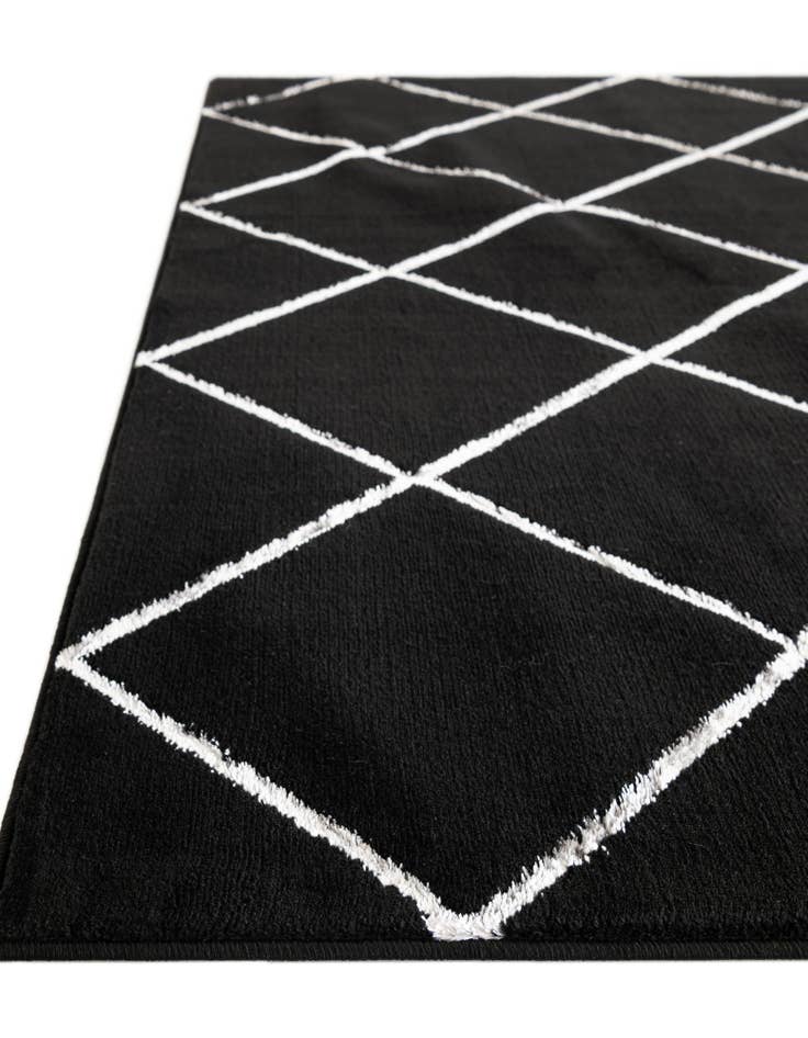 Detail image of  7' 10 x 7' 10 Vogue Geo Square Rug