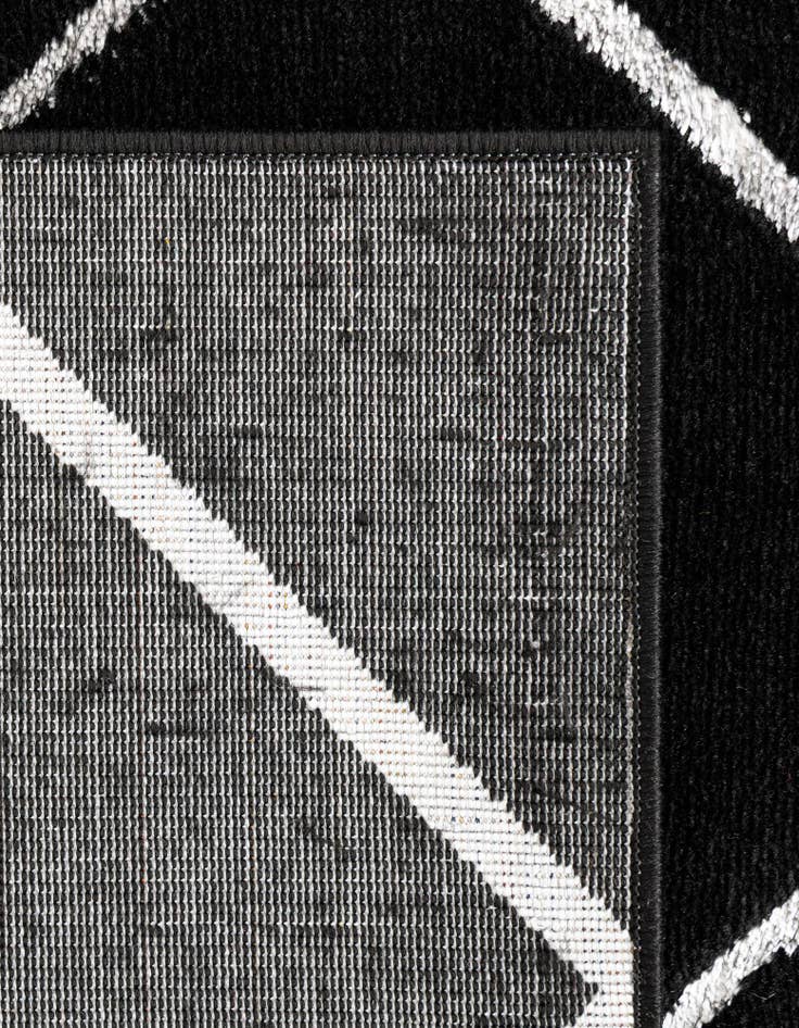 Detail image of  7' 10 x 7' 10 Vogue Geo Square Rug