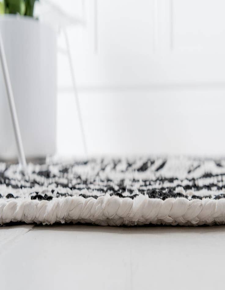 Detail image of  8' x 10'  Hand Braided Chindi Oval Rug