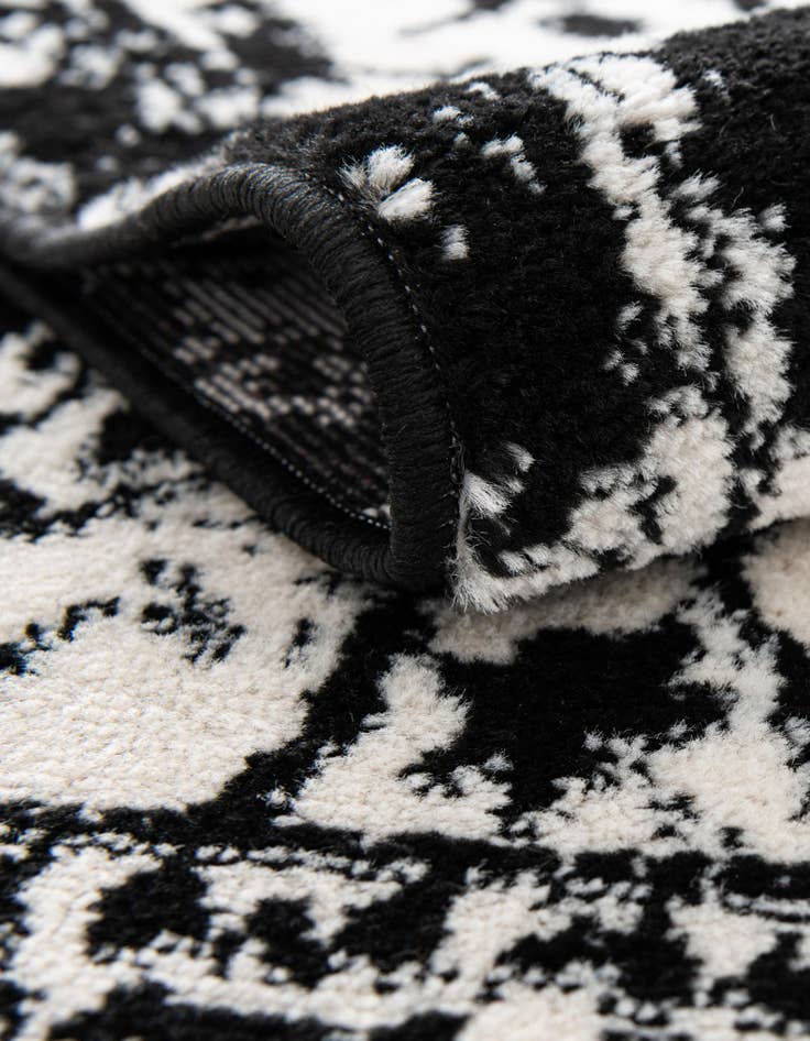 Detail image of  3' x 5' 3 Oregon Oval Rug