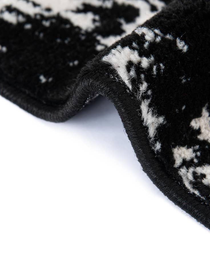 Detail image of  3' x 5' 3 Oregon Oval Rug