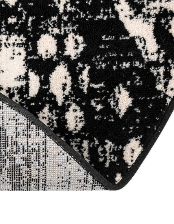 Detail image of  5' 3 x 8' Oregon Oval Rug