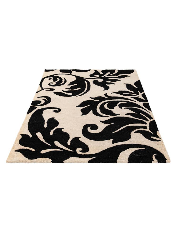 Detail image of  4' x 5' 11 Agra Wool Rug