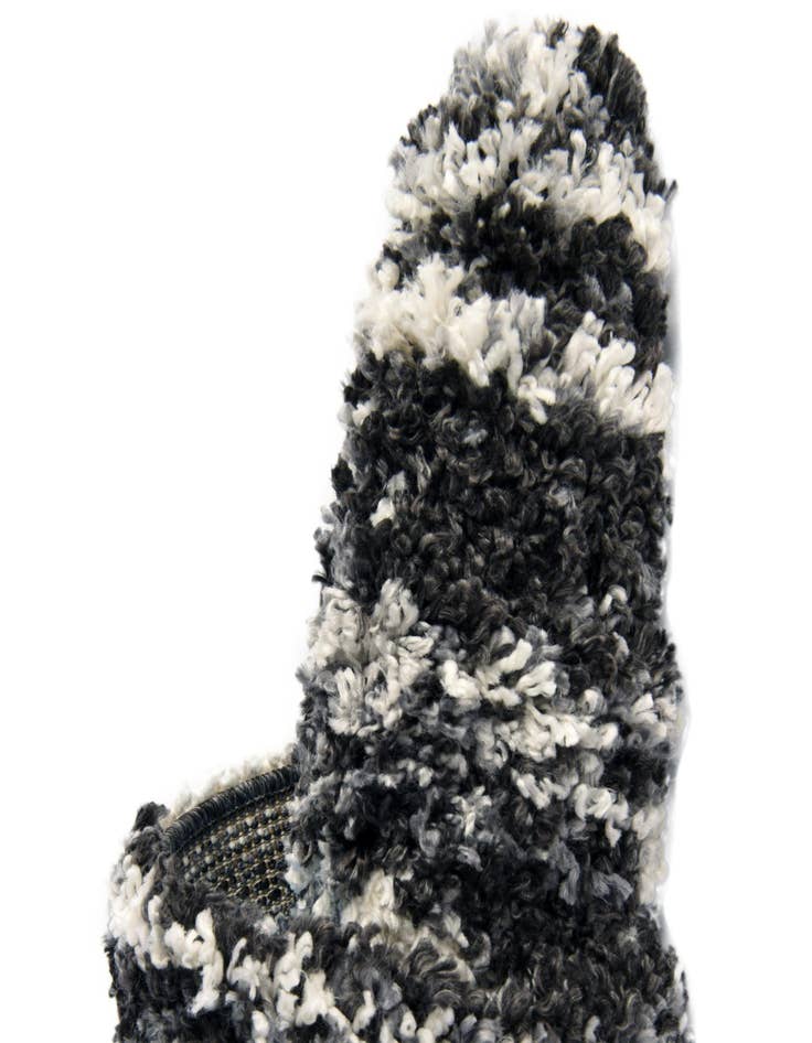 Detail image of  7' 10 x 10' Athena Shag Rug