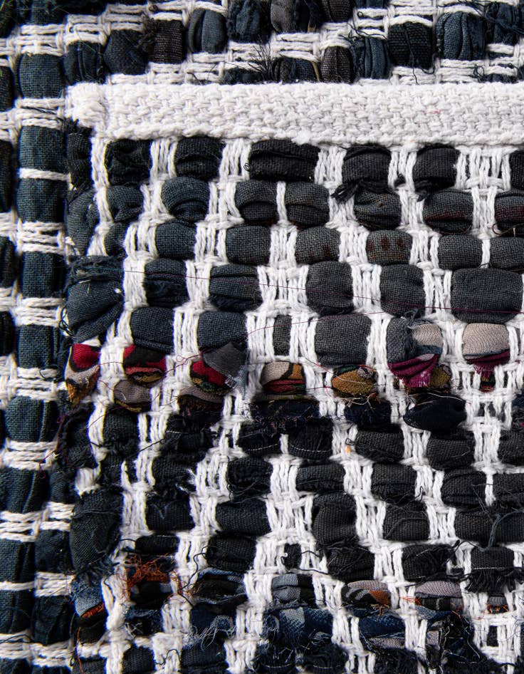 Detail image of  5' 1 x 8'  Hand Woven Chindi Chevron Rug