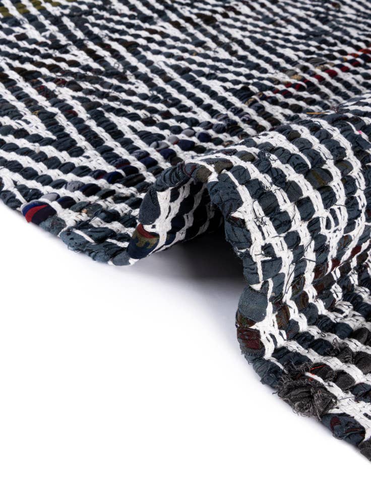 Detail image of  5' 1 x 8'  Hand Woven Chindi Chevron Rug