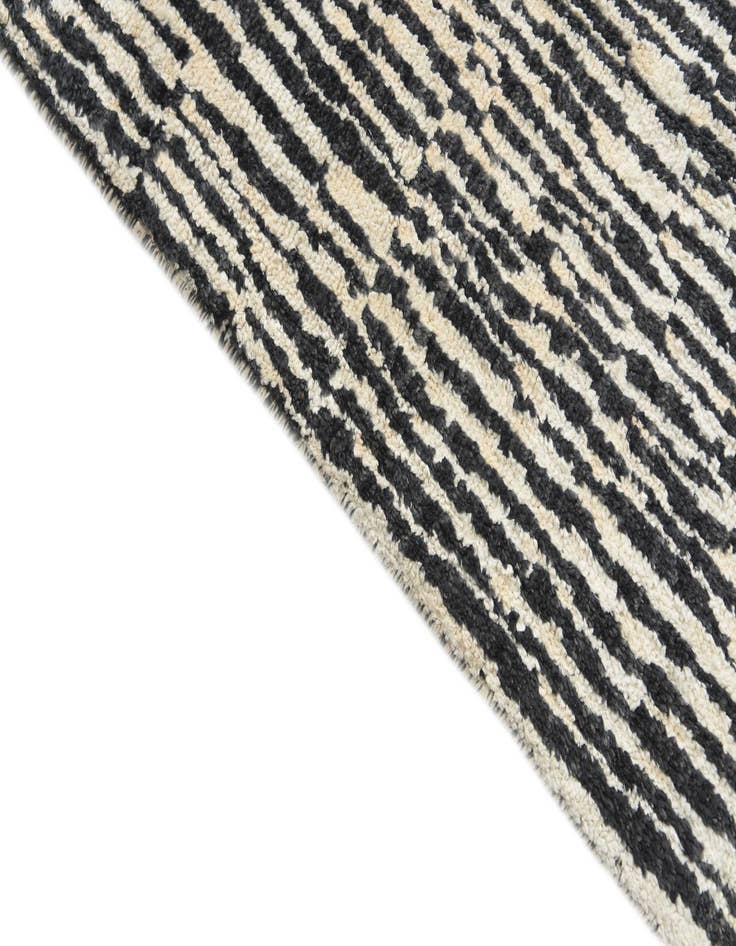 Detail image of  5' x 7' 9  Hand Knotted Darya Wool Rug