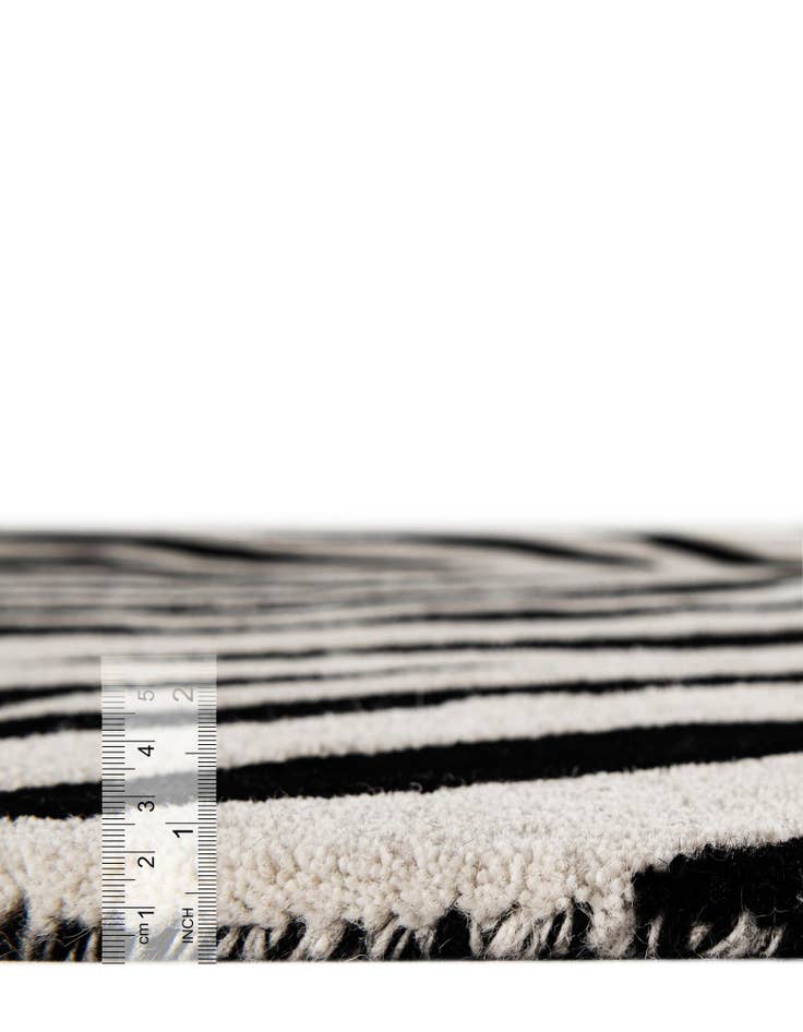 Detail image of  7' 10 x 10' Hand Tufted Safari Wool Rug