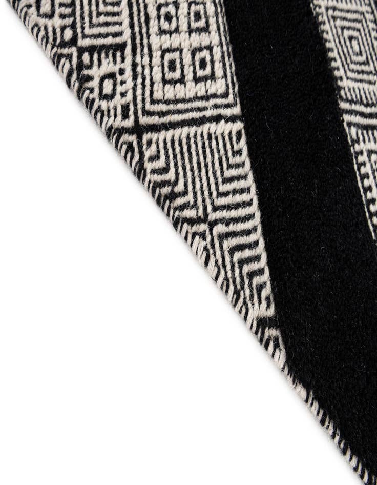 Detail image of  5' 1 x 8'  Hand Woven Hand Woven Rug