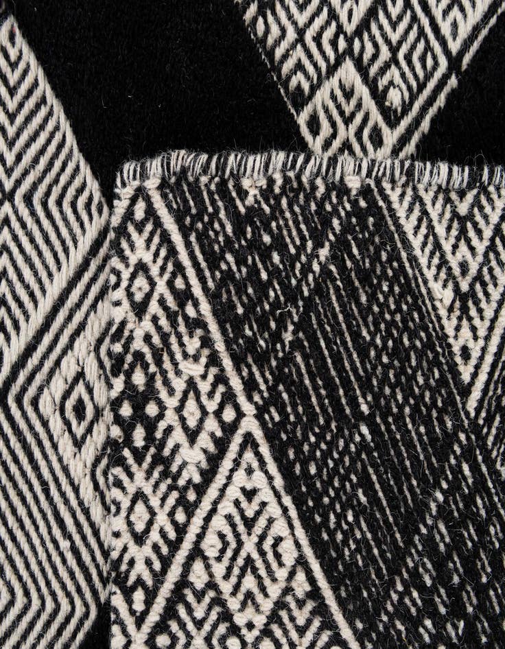 Detail image of  5' 1 x 8'  Hand Woven Hand Woven Rug