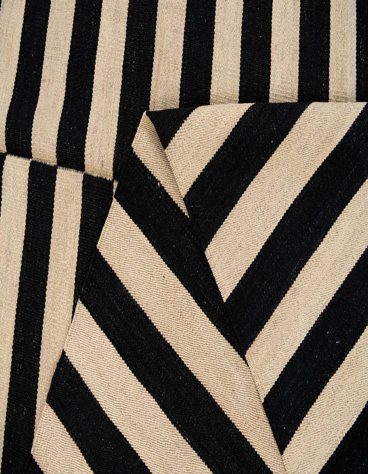 Detail image of  8' 3 x 11' 1  Hand Woven Kilim Modern Wool Rug