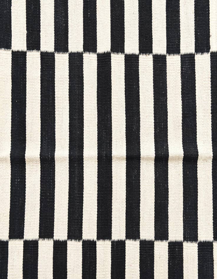 Detail image of  4' 2 x 5' 10  Hand Woven Kilim Modern Wool Rug