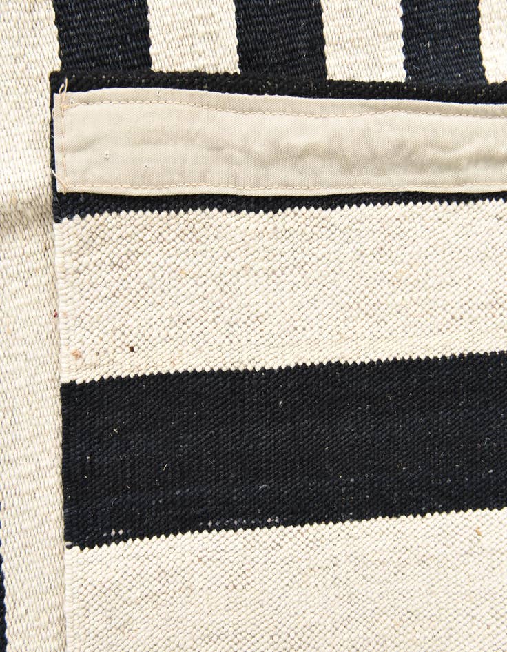Detail image of  4' 2 x 5' 10  Hand Woven Kilim Modern Wool Rug