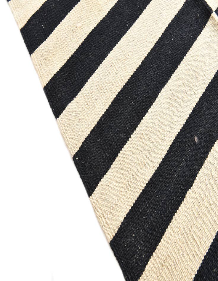 Detail image of  5' 7 x 7' 10  Hand Woven Kilim Modern Wool Rug