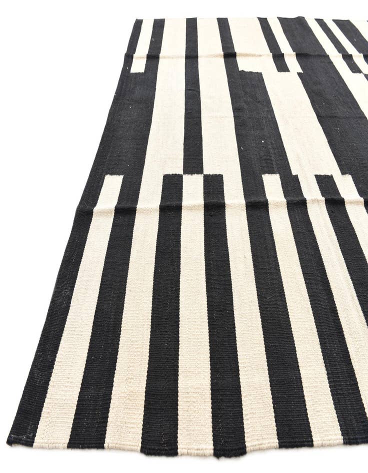 Detail image of  5' 9 x 7' 9  Hand Woven Kilim Modern Wool Rug