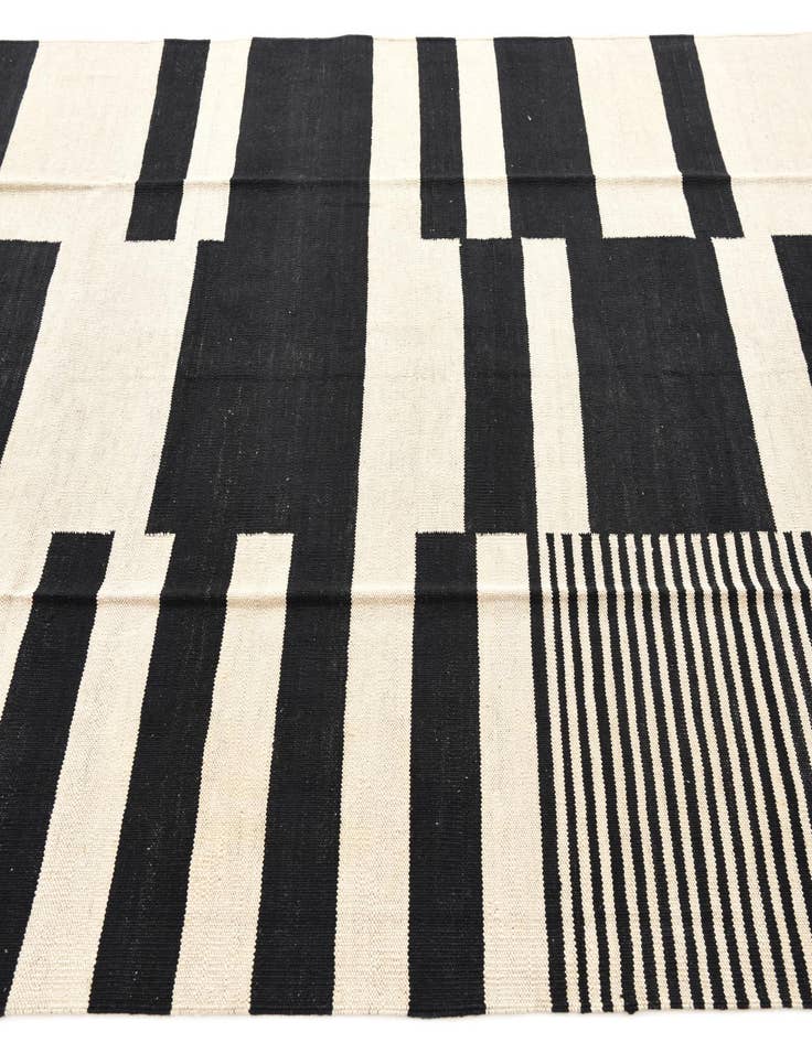 Detail image of  5' 9 x 7' 9  Hand Woven Kilim Modern Wool Rug