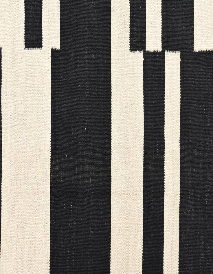 Detail image of  5' 9 x 7' 9  Hand Woven Kilim Modern Wool Rug