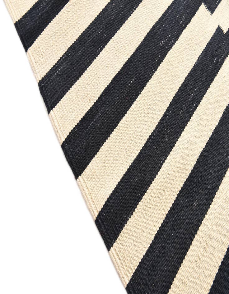 Detail image of  6' 10 x 9' 8  Hand Woven Kilim Modern Wool Rug