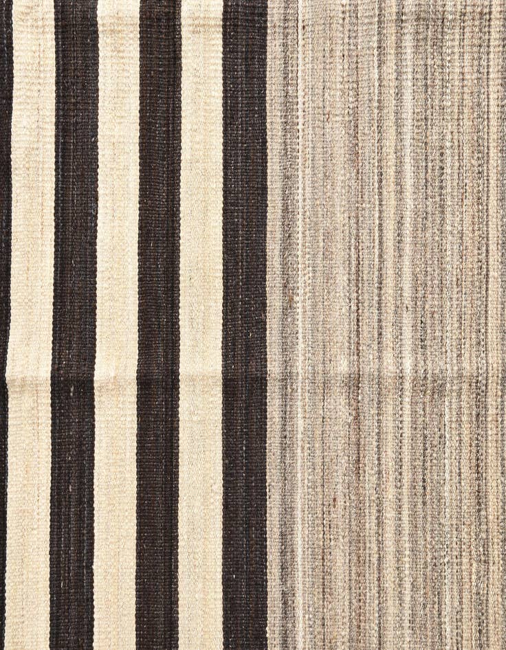 Detail image of  4' 2 x 5' 10  Hand Woven Kilim Modern Wool Rug