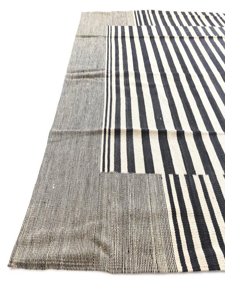 Detail image of  5' 8 x 7' 9  Hand Woven Kilim Modern Wool Rug