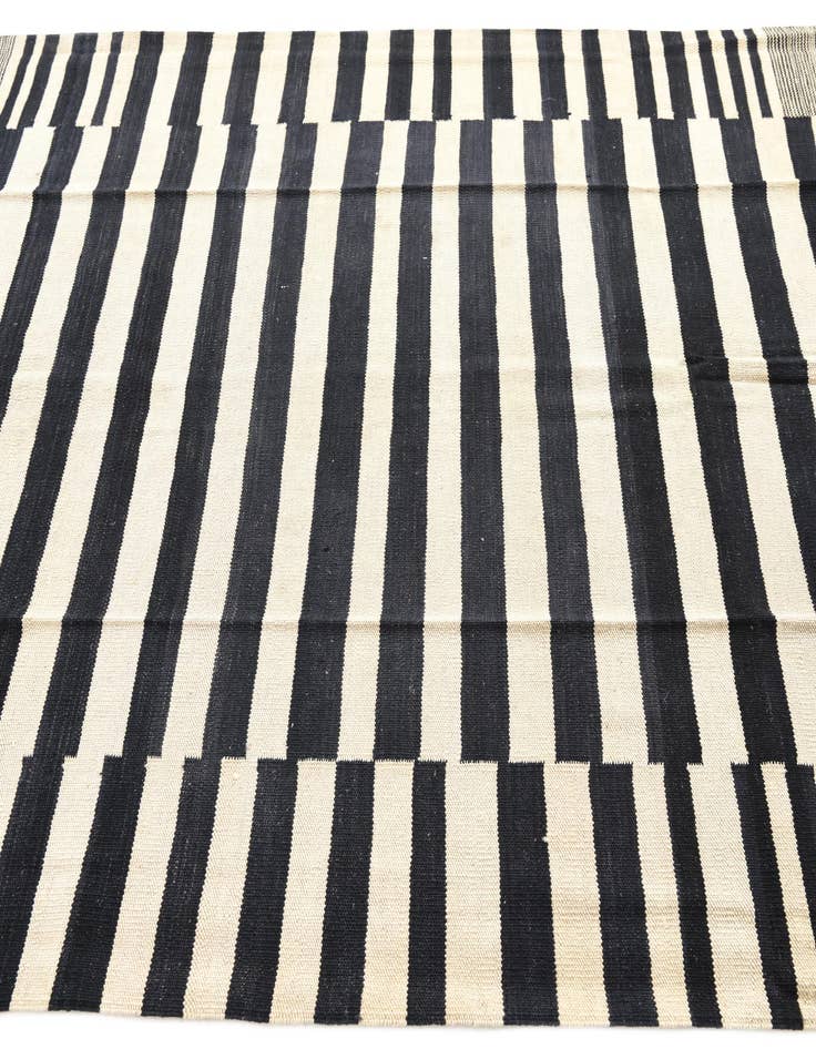 Detail image of  5' 8 x 7' 9  Hand Woven Kilim Modern Wool Rug