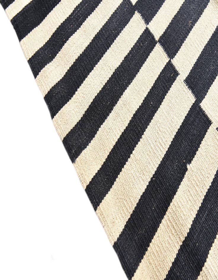 Detail image of  5' 8 x 7' 9  Hand Woven Kilim Modern Wool Rug