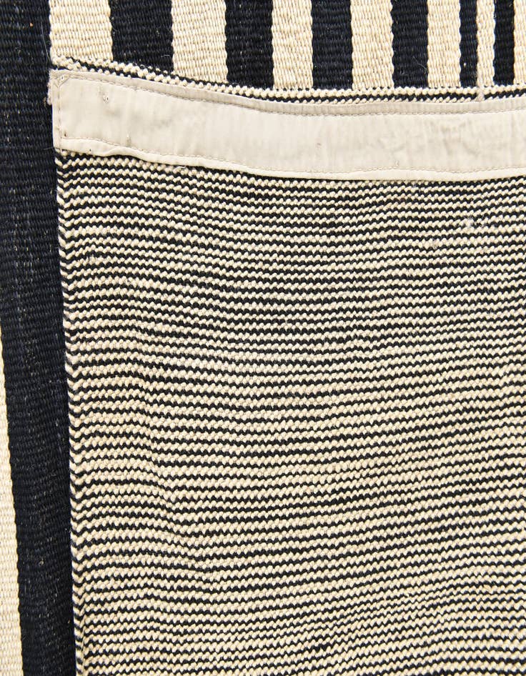 Detail image of  5' 8 x 7' 9  Hand Woven Kilim Modern Wool Rug