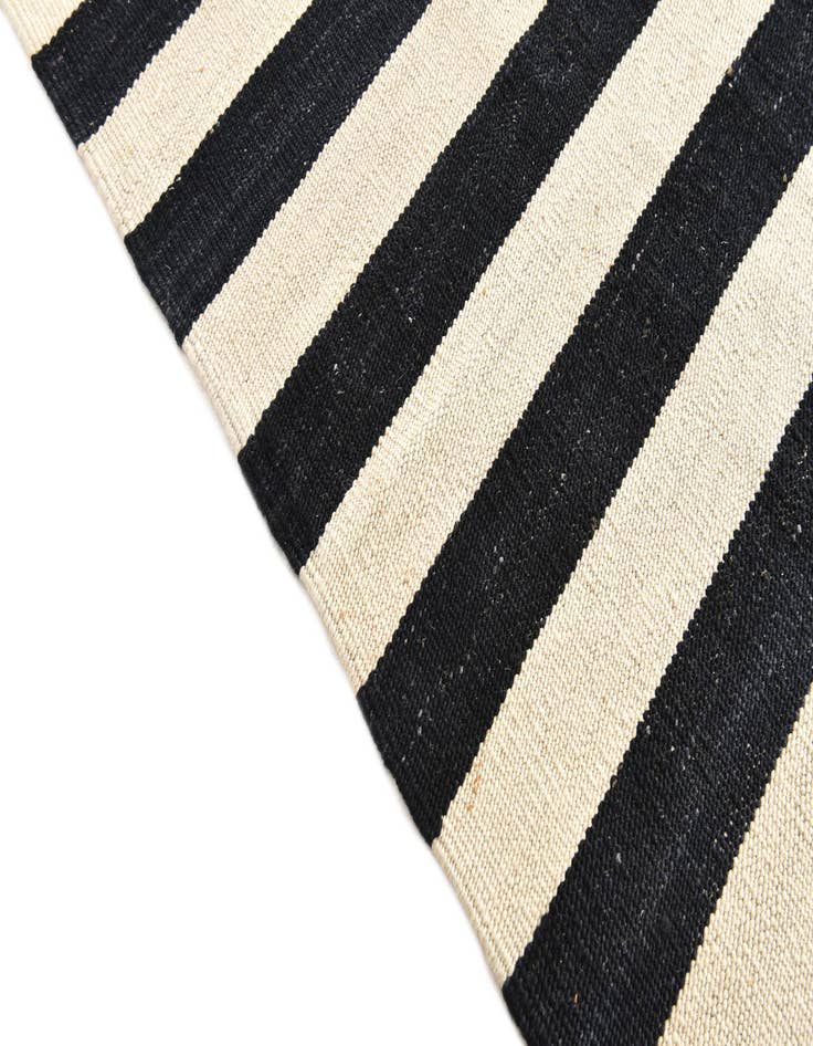 Detail image of  6' 8 x 9' 10  Hand Woven Kilim Modern Wool Rug