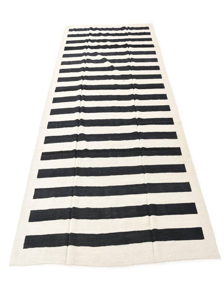 Detail image of  6' 7 x 9' 7  Hand Woven Kilim Modern Wool Rug