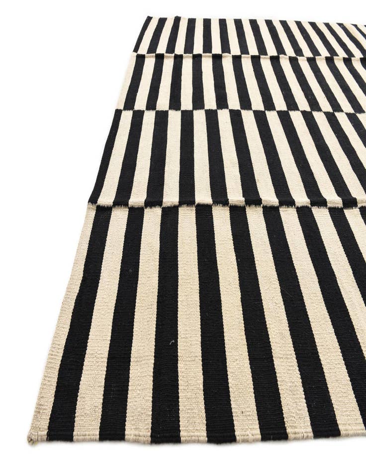 Detail image of  5' 9 x 7' 8  Hand Woven Kilim Modern Wool Rug