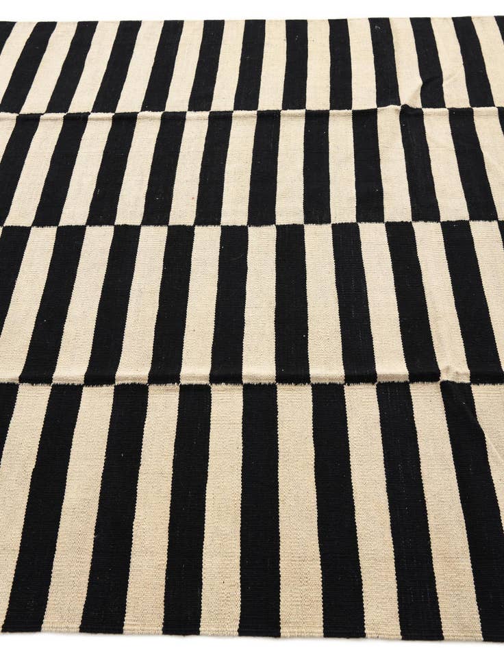 Detail image of  5' 9 x 7' 8  Hand Woven Kilim Modern Wool Rug