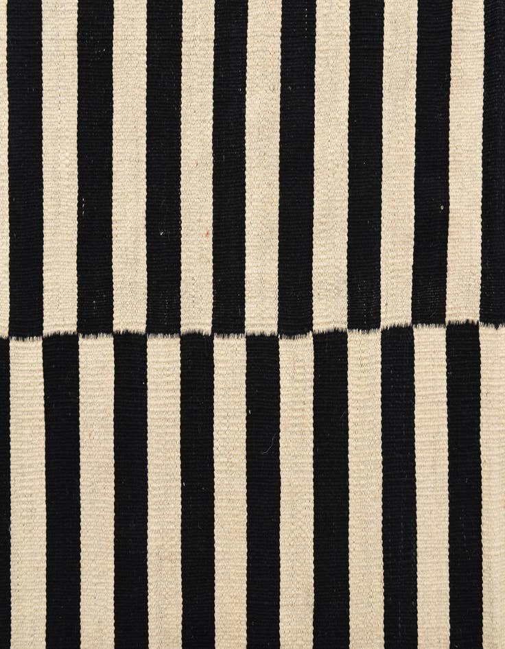 Detail image of  5' 9 x 7' 8  Hand Woven Kilim Modern Wool Rug