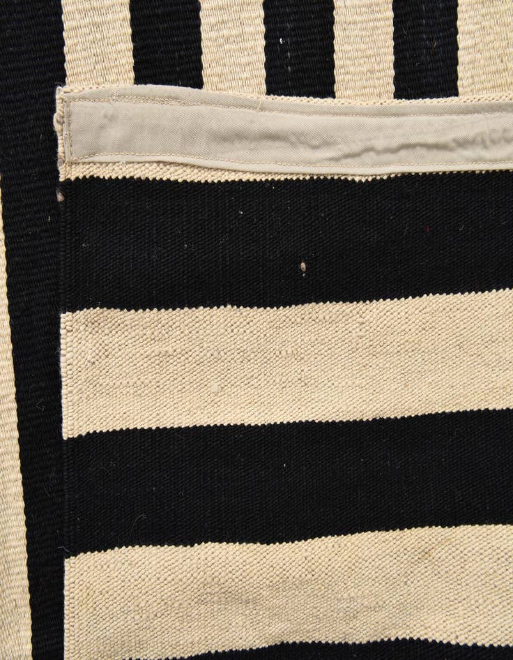 Detail image of  5' 9 x 7' 8  Hand Woven Kilim Modern Wool Rug