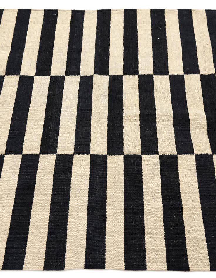 Detail image of  4' 2 x 6' 1  Hand Woven Kilim Modern Wool Rug