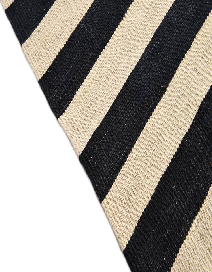 Detail image of  4' 2 x 6' 1  Hand Woven Kilim Modern Wool Rug