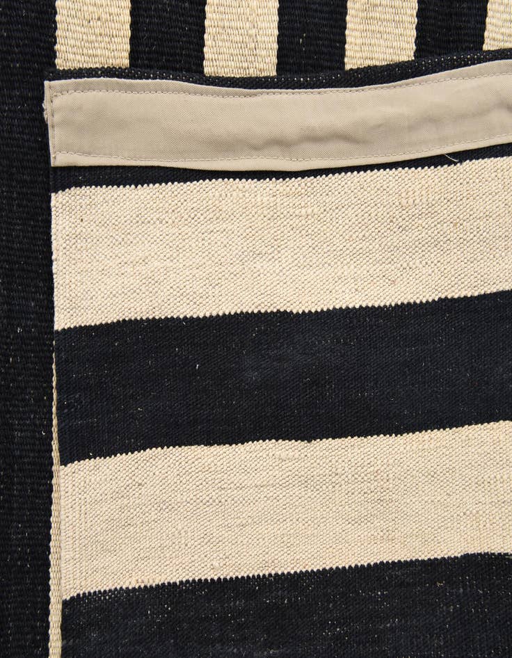 Detail image of  4' 2 x 6' 1  Hand Woven Kilim Modern Wool Rug