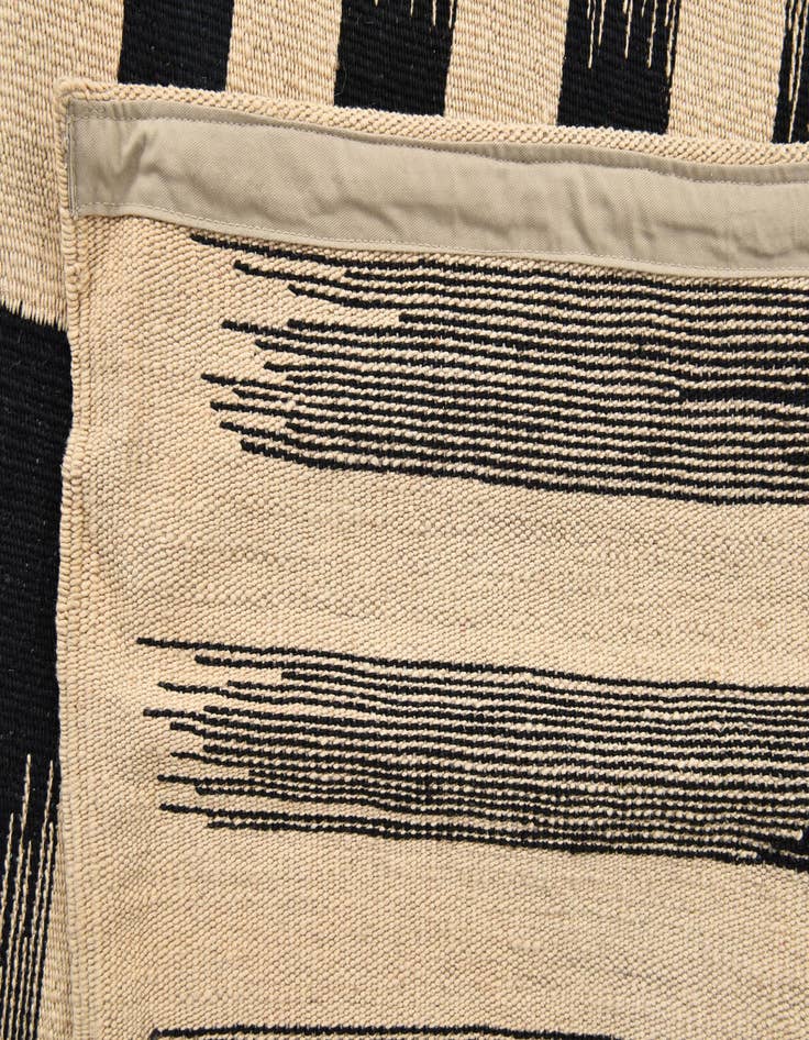 Detail image of  4' 2 x 6'  Hand Woven Kilim Modern Wool Rug