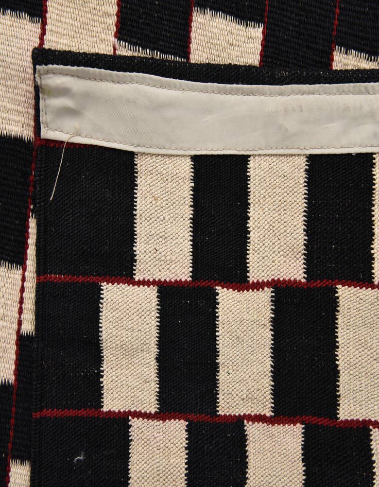 Detail image of  4' 1 x 5' 10  Hand Woven Kilim Modern Wool Rug