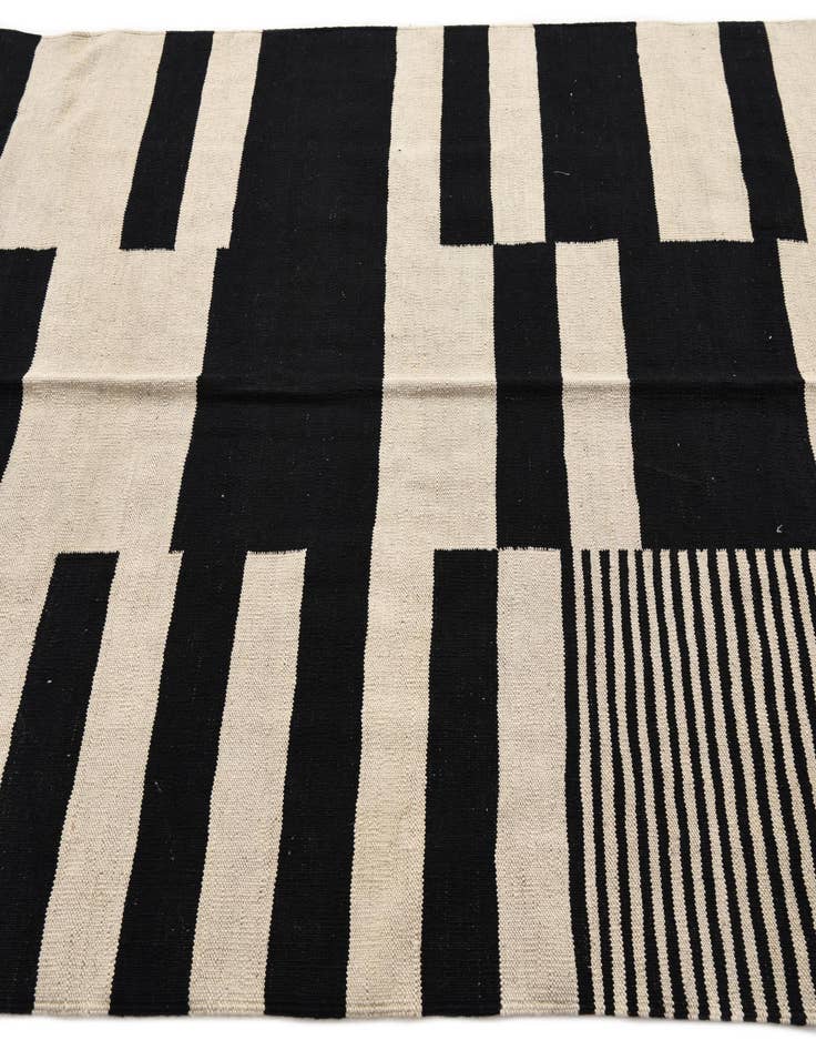 Detail image of  5' x 7'  Hand Woven Kilim Modern Wool Rug