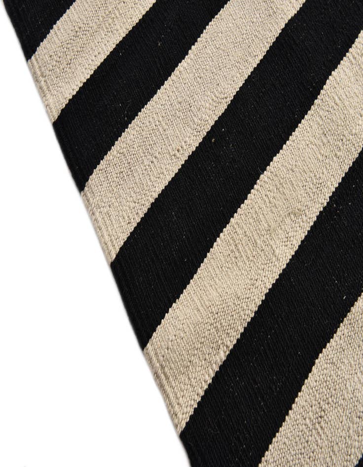 Detail image of  5' x 7'  Hand Woven Kilim Modern Wool Rug