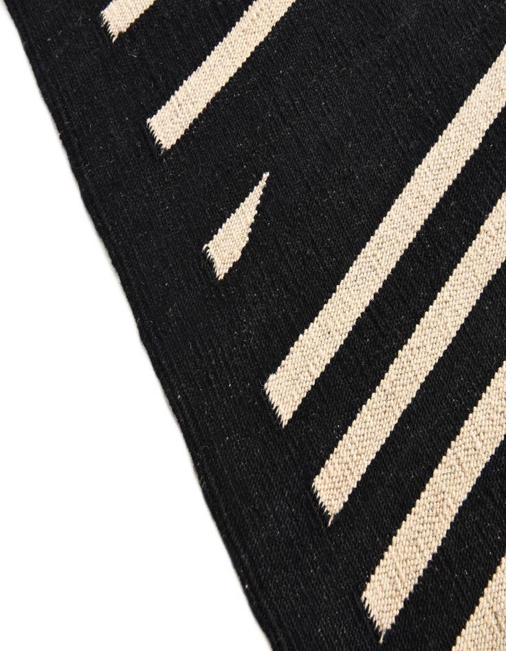 Detail image of  5' 3 x 6' 4  Hand Woven Kilim Modern Wool Rug