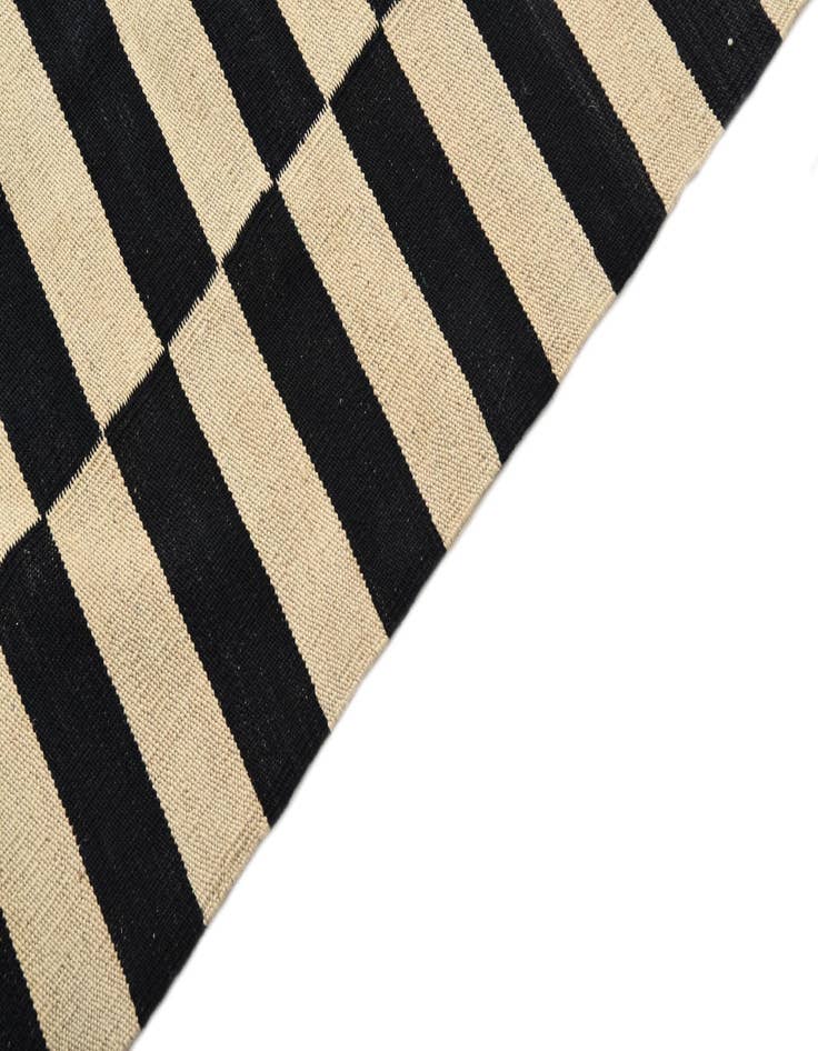 Detail image of  2' 7 x 4'  Hand Woven Kilim Modern Wool Rug